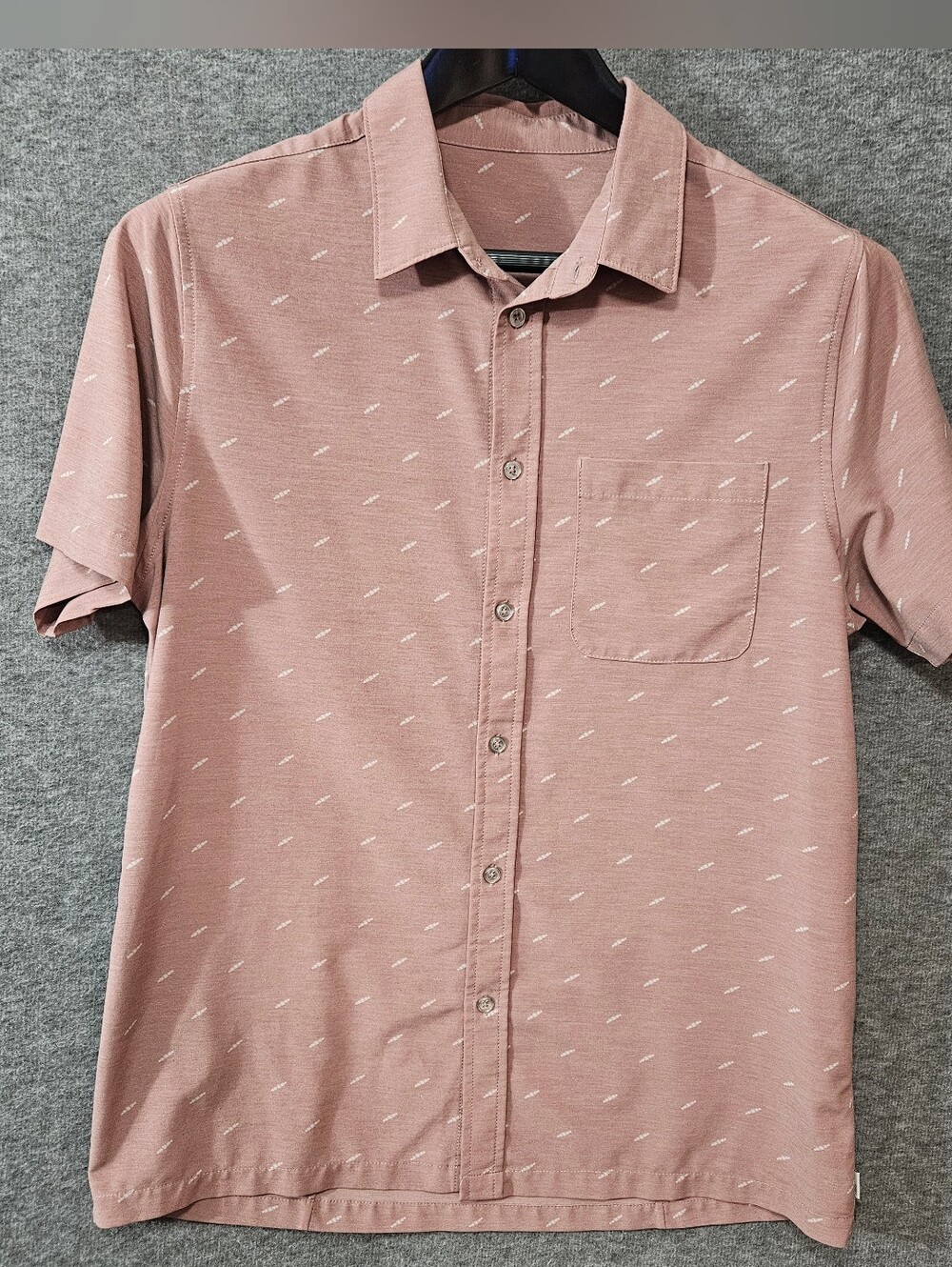 Vuori Short-Sleeve Button-Down Shirt in Dusty Rose w/Micro Dashes Men's Medium